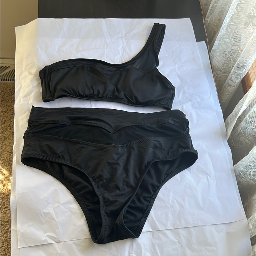 Shade & Shore Stylish Black One-Shoulder Bikini Top - Medium Bottom Large